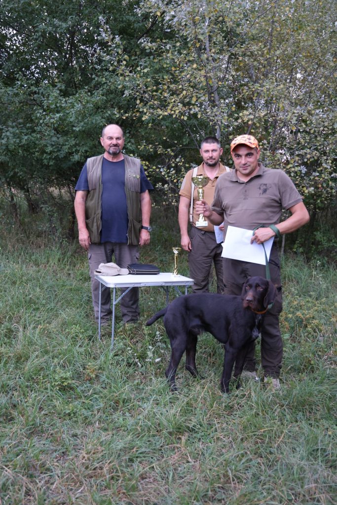 Провідник із собакою отримує нагороду на HZP 2026