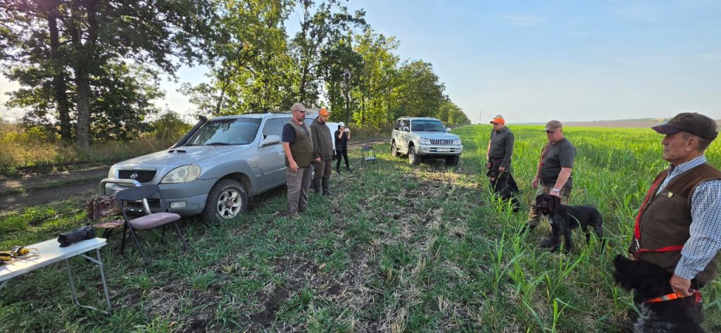 Провідники з дратхаарами під час інструктажу HZP 2026