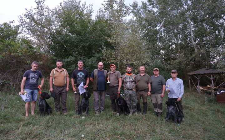 Учасники, організатори та Німецькі Дратхаари після випробувань HZP 2026